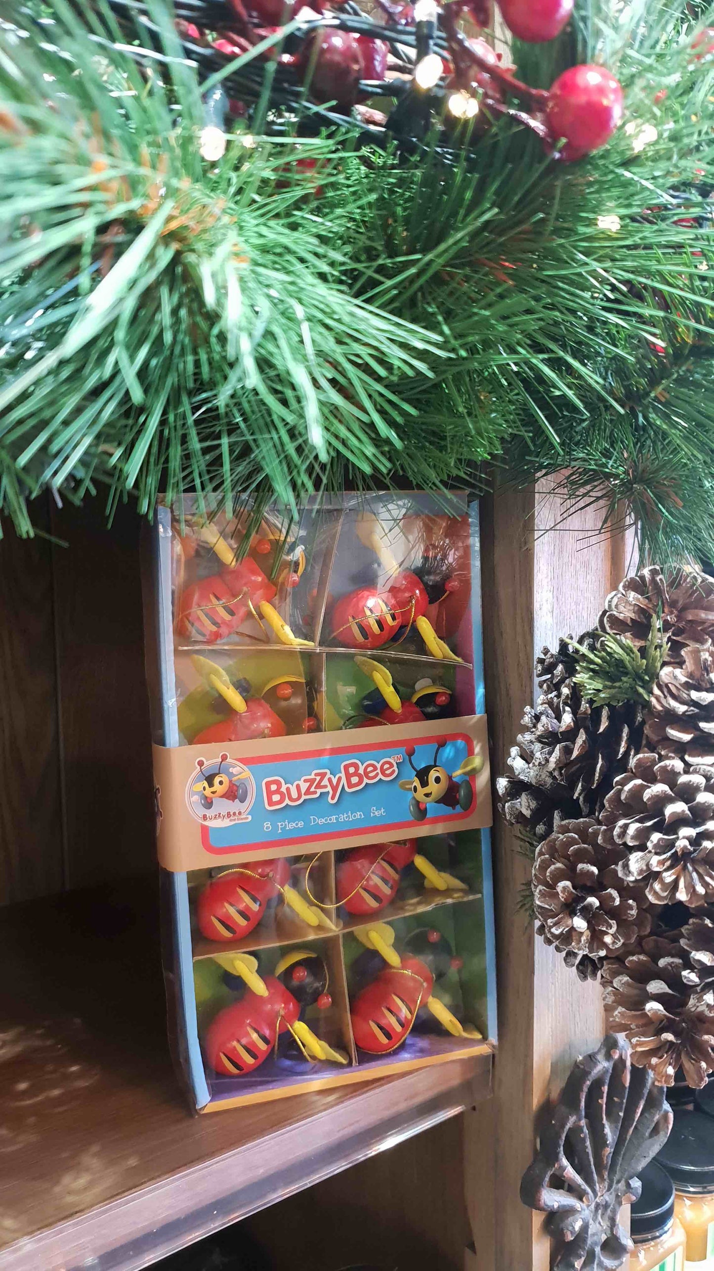 buzzy bee christmas decoration set